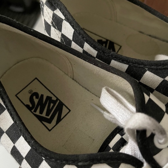 Vans - Picture 2 of 5